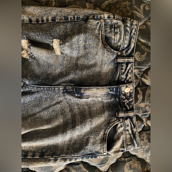 💙TINSLETOWN Washed Out Distressed Skinny Jeans💙 - Picture 8 of 11